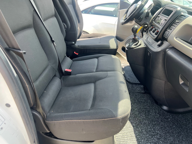 Renault Trafic 1.6 DCI - автомобили, коли, обяви за нови и употребявани 11
