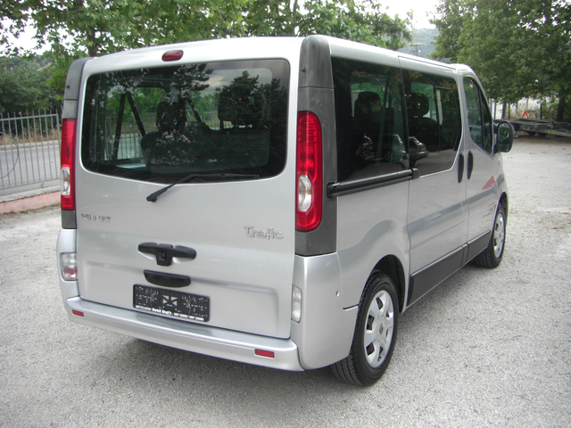 Renault Trafic 2.0dci 6ck. 9MECTA - автомобили, коли, обяви за нови и употребявани 4