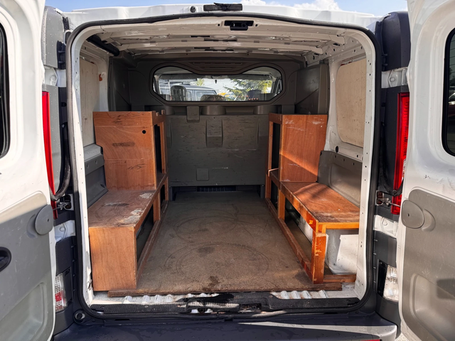 Renault Trafic 2.0dCI 5-местен Климатик - автомобили, коли, обяви за нови и употребявани 12