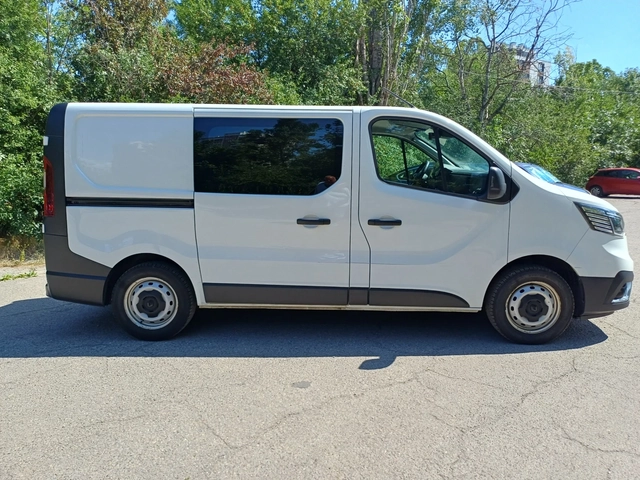 Renault Trafic L1H1 2.0 DCI Comfort - автомобили, коли, обяви за нови и употребявани 3