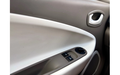 Renault Zoe - автомобили, коли, обяви за нови и употребявани 9