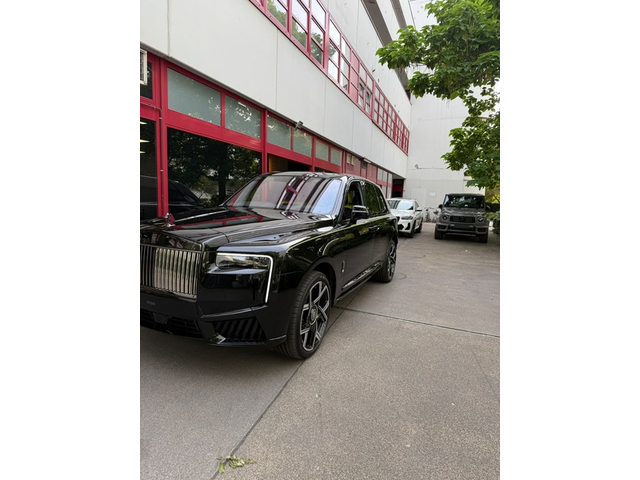 Rolls-Royce Cullinan
Series Cullinan
Series II Black Badge - автомобили, коли, обяви за нови и употребявани 2