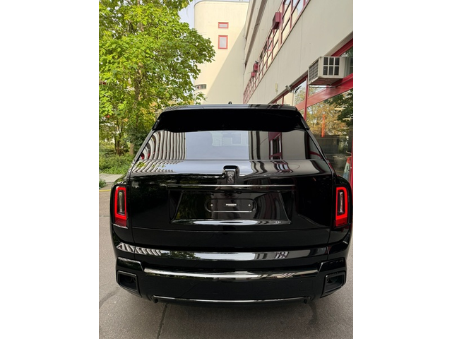 Rolls-Royce Cullinan
Series Cullinan
Series II Black Badge - автомобили, коли, обяви за нови и употребявани 4