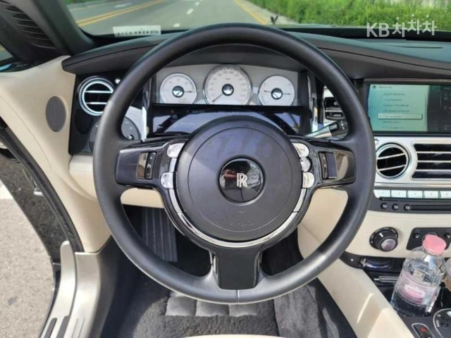 Rolls-Royce Dawn 6.6 V12 ФИНАНСИРАНЕ - автомобили, коли, обяви за нови и употребявани 6