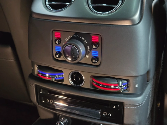 Rolls-Royce Ghost 6.6 V12 Black Badge - автомобили, коли, обяви за нови и употребявани 15