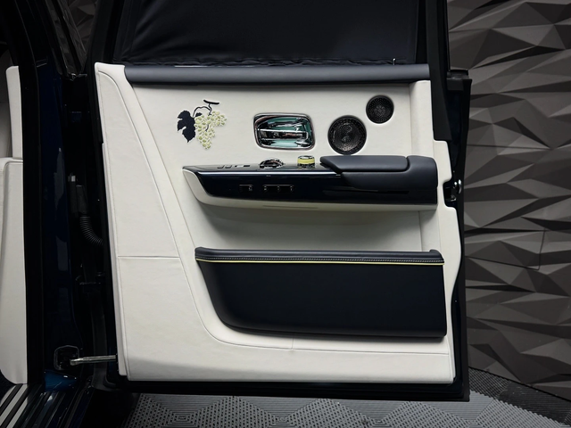 Rolls-Royce Phantom One of one l V12 l Full l TV - автомобили, коли, обяви за нови и употребявани 10