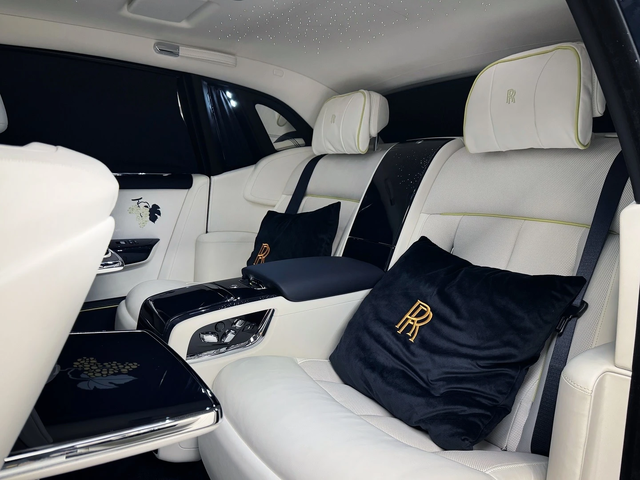 Rolls-Royce Phantom One of one l V12 l Full l TV - автомобили, коли, обяви за нови и употребявани 8