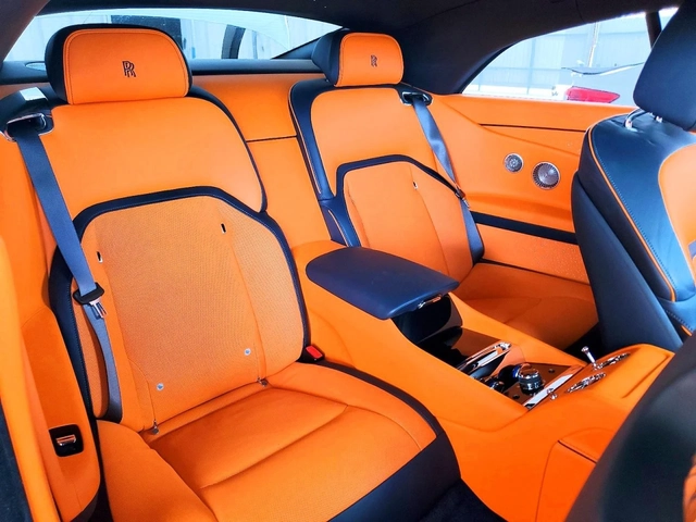 Rolls-Royce Spectre - автомобили, коли, обяви за нови и употребявани 9