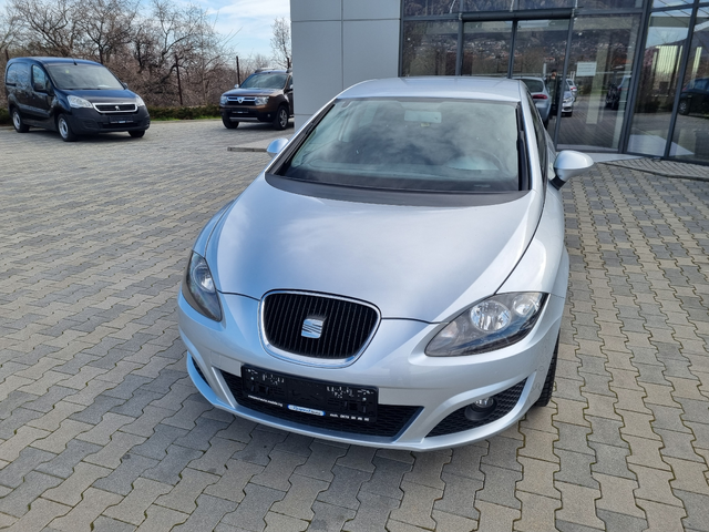 Seat Leon 1.6i-102кс ГАЗ 2010г. - автомобили, коли, обяви за нови и употребявани 2