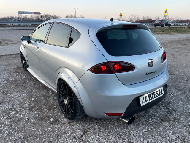 Seat Leon FR-2.0TDI-200k.s-NAVI-ITALIA - автомобили, коли, обяви за нови и употребявани 10