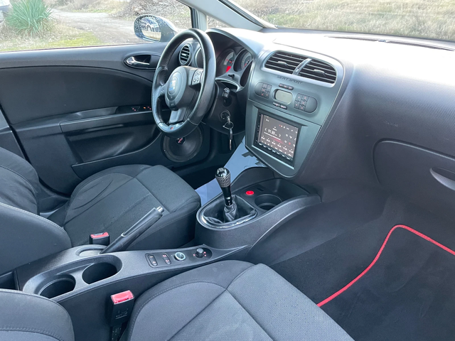 Seat Leon FR-2.0TDI-200k.s-NAVI-ITALIA - автомобили, коли, обяви за нови и употребявани 4