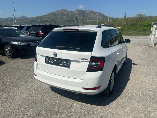 Skoda Fabia DSG* ECO* KEYLESS* LED* ПОДГРЕВ* КАТО НОВА - автомобили, коли, обяви за нови и употребявани 3