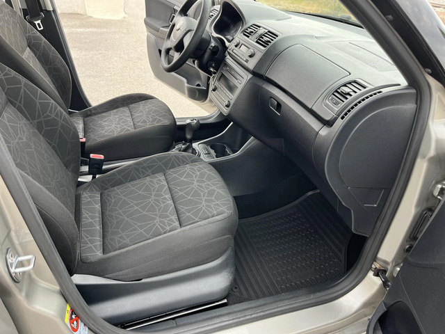 Skoda Fabia 1.6TDI 90кс COMMON RAIL EURO 5 КЛИМАТРОНИК - автомобили, коли, обяви за нови и употребявани 10