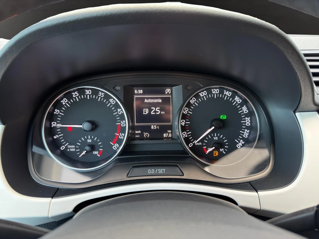 Skoda Fabia 1.4TDI DSG BICOLOR AMBITION - автомобили, коли, обяви за нови и употребявани 12