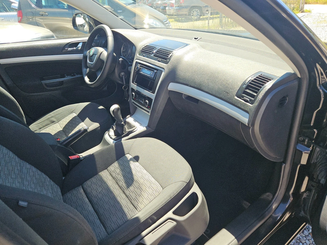 Skoda Octavia 1.8 - 160 к.с. - автомобили, коли, обяви за нови и употребявани 11