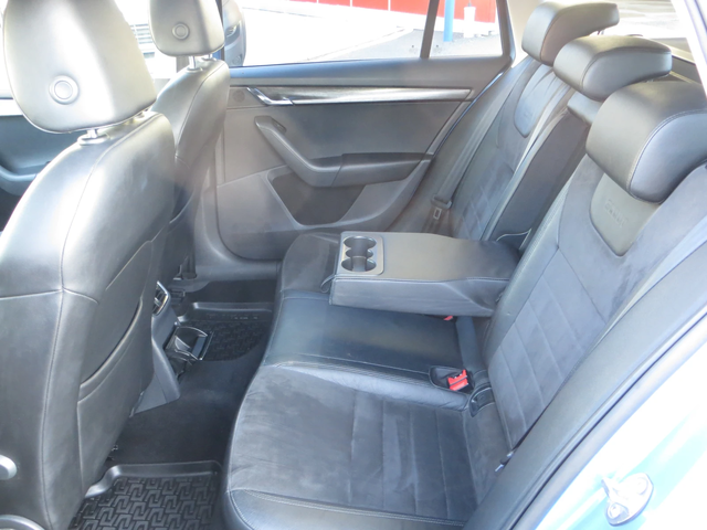 Skoda Octavia SCOUT 4x4 - автомобили, коли, обяви за нови и употребявани 11