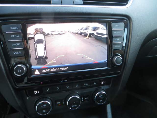 Skoda Octavia SCOUT 4x4 - автомобили, коли, обяви за нови и употребявани 9