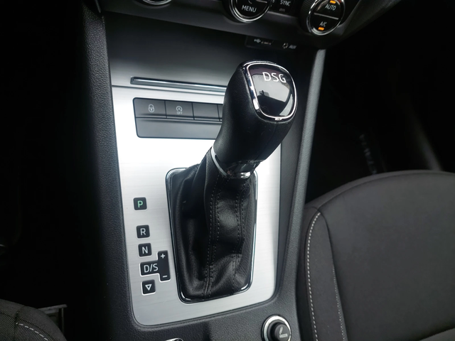 Skoda Octavia 2, 0TDI NAVI DSG - автомобили, коли, обяви за нови и употребявани 11