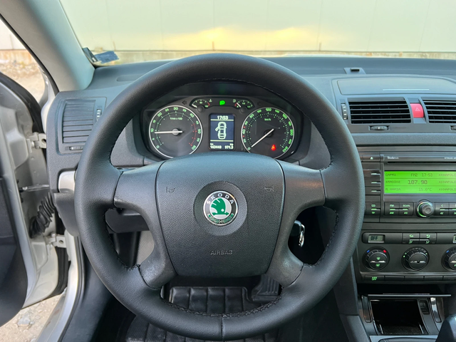 Skoda Octavia 1.9TDI- 105к.с. Парктроник/ Климатроник - автомобили, коли, обяви за нови и употребявани 12