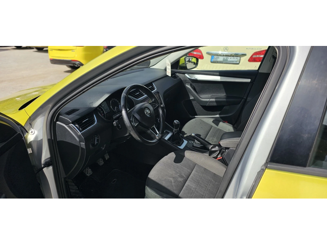 Skoda Octavia 1.6tdi* 110хил км* ГОТОВА ЗА ТАКСИ - автомобили, коли, обяви за нови и употребявани 15
