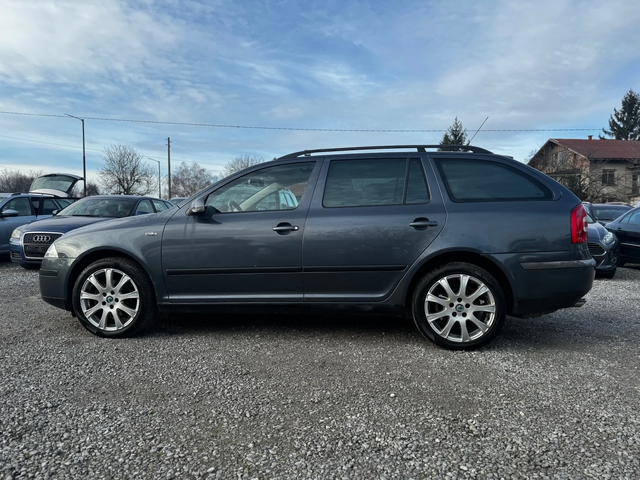 Skoda Octavia 2.0BMM/4x4/140kc/Laurin & Klement - автомобили, коли, обяви за нови и употребявани 9