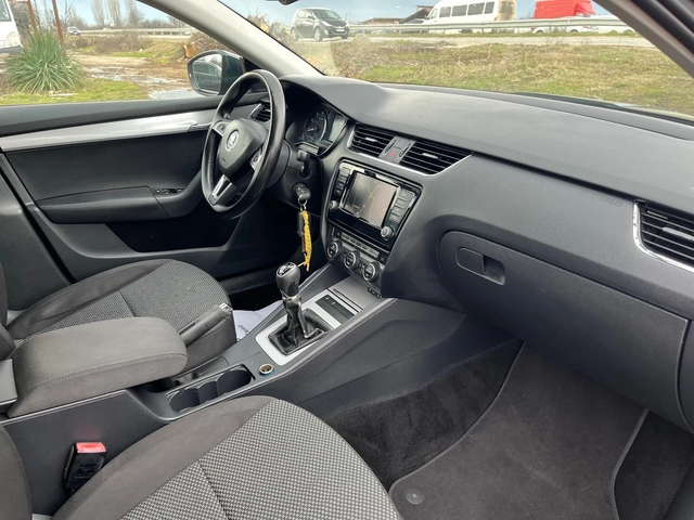 Skoda Octavia 1.4I-FEIS-NAVI-ITALIA - автомобили, коли, обяви за нови и употребявани 4