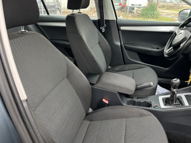 Skoda Octavia 1.4I-FEIS-NAVI-ITALIA - автомобили, коли, обяви за нови и употребявани 5