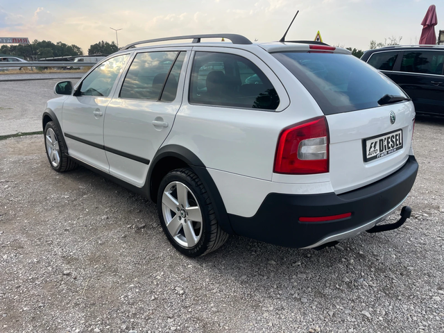 Skoda Octavia 2.0TDI-SCOUT-4x4-NAVI-ITALIA - автомобили, коли, обяви за нови и употребявани 10