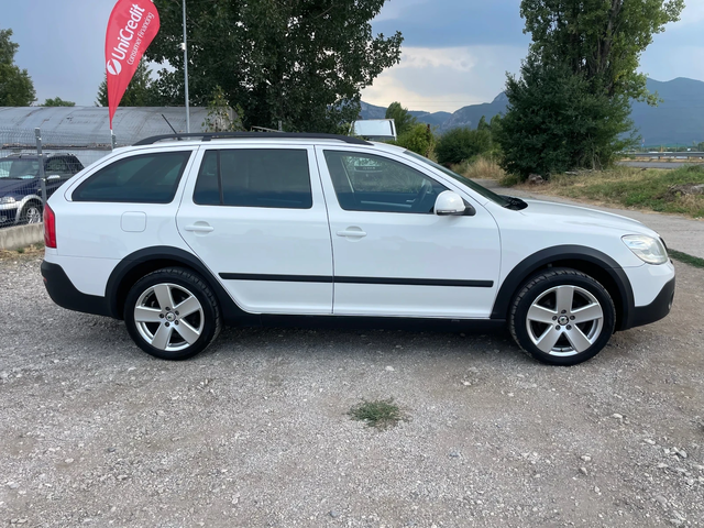 Skoda Octavia 2.0TDI-SCOUT-4x4-NAVI-ITALIA - автомобили, коли, обяви за нови и употребявани 3