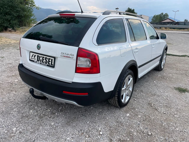 Skoda Octavia 2.0TDI-SCOUT-4x4-NAVI-ITALIA - автомобили, коли, обяви за нови и употребявани 8