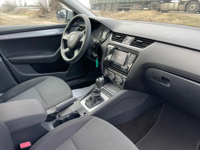 Skoda Octavia 1.6TDI-AVTOMAT - автомобили, коли, обяви за нови и употребявани 4