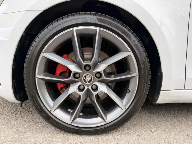 Skoda Octavia VRS / 4X4 / ПОДГРЕВ / КАМЕРА - автомобили, коли, обяви за нови и употребявани 16