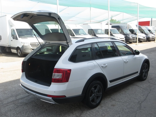 Skoda Octavia SCOUT 4x4 - автомобили, коли, обяви за нови и употребявани 16