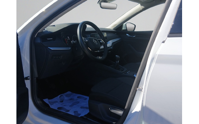 Skoda OCTAVIA Ambition - автомобили, коли, обяви за нови и употребявани 9