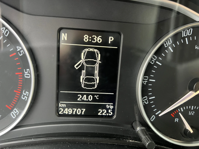 Skoda Octavia Automatik 2.0TDI 140 к.с. - автомобили, коли, обяви за нови и употребявани 10