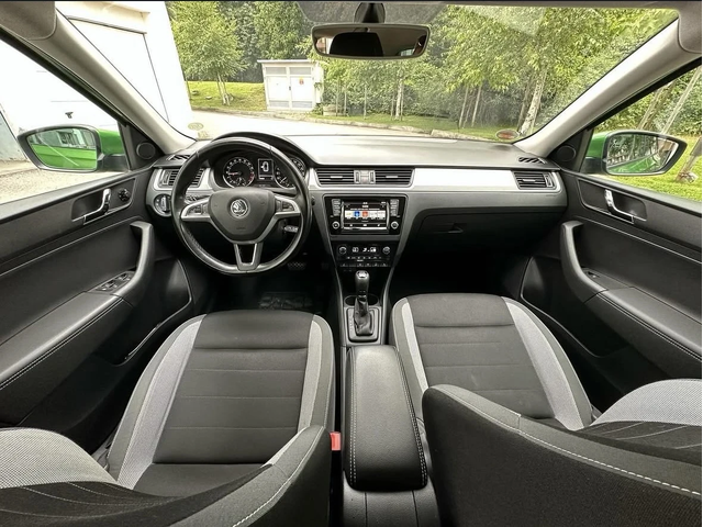 Skoda Rapid 1.4D / AUTOMATIC - автомобили, коли, обяви за нови и употребявани 9