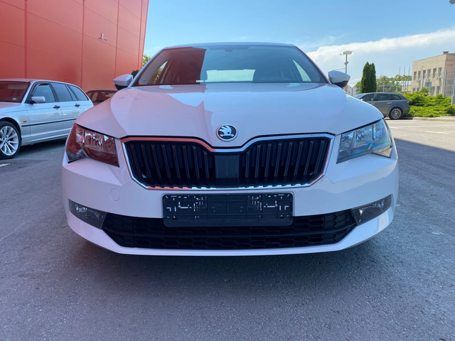 Skoda Superb KATO HOBA - автомобили, коли, обяви за нови и употребявани 1