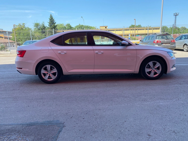 Skoda Superb KATO HOBA - автомобили, коли, обяви за нови и употребявани 3