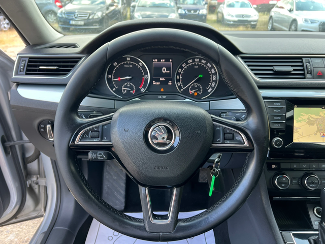 Skoda Superb 2.0 TDI-150к.с./Парктроник/Нави/Ел. Багажник/Euro6 - автомобили, коли, обяви за нови и употребявани 13