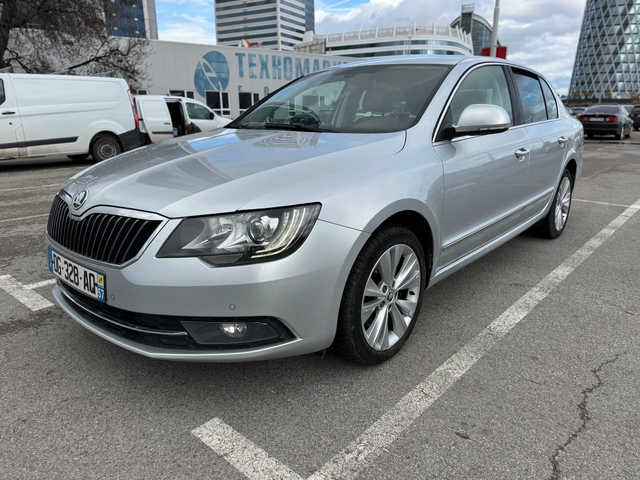 Skoda Superb 2.0TDI-DSG-NAVI-кожа - автомобили, коли, обяви за нови и употребявани 0