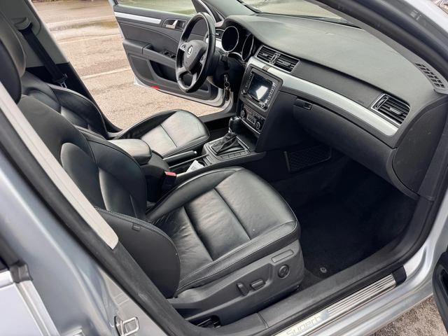 Skoda Superb 2.0TDI-DSG-NAVI-кожа - автомобили, коли, обяви за нови и употребявани 16
