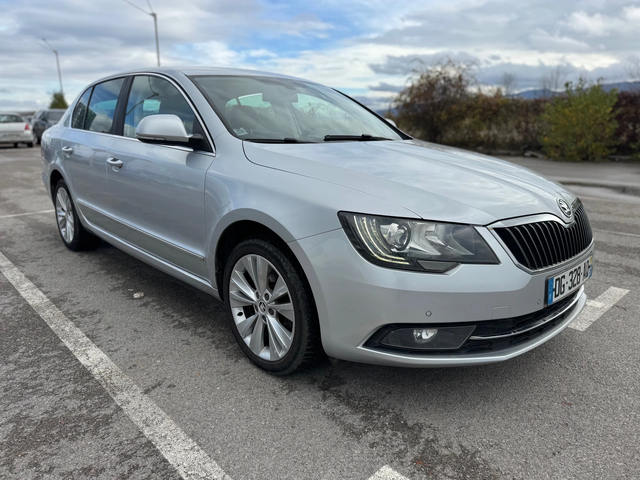 Skoda Superb 2.0TDI-DSG-NAVI-кожа - автомобили, коли, обяви за нови и употребявани 1
