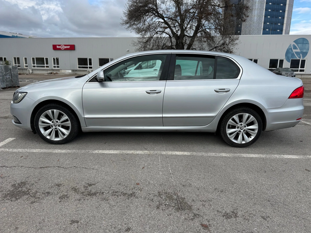 Skoda Superb 2.0TDI-DSG-NAVI-кожа - автомобили, коли, обяви за нови и употребявани 6