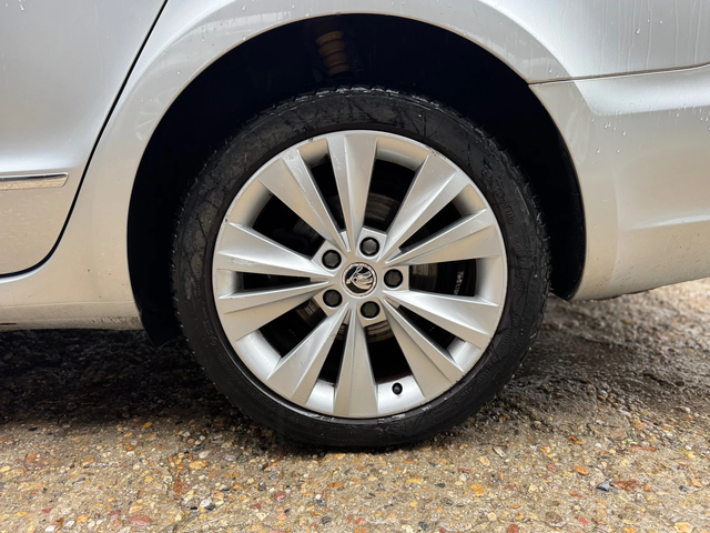 Skoda Superb 2.0TDI-DSG-NAVI-кожа - автомобили, коли, обяви за нови и употребявани 8