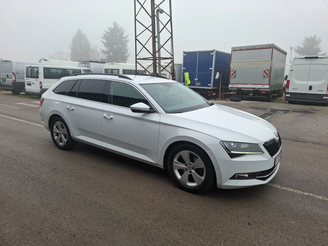 Skoda Superb 1.6TDI DSG Navi - автомобили, коли, обяви за нови и употребявани 1