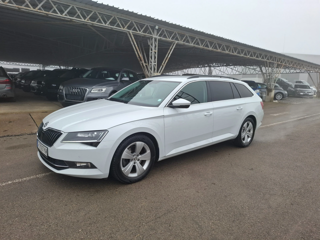 Skoda Superb 1.6TDI DSG Navi - автомобили, коли, обяви за нови и употребявани 2