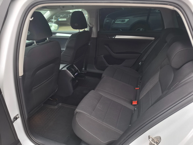 Skoda Superb 1.6TDI DSG Navi - автомобили, коли, обяви за нови и употребявани 7