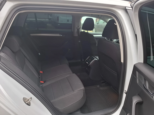 Skoda Superb 1.6TDI DSG Navi - автомобили, коли, обяви за нови и употребявани 9