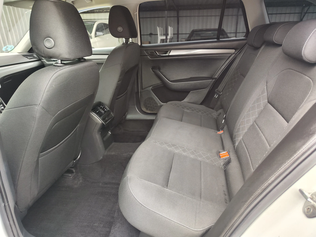 Skoda Superb CHERENPETUK* 2.0* DISTRONIC* LEDD* FACE* LIZING - автомобили, коли, обяви за нови и употребявани 12