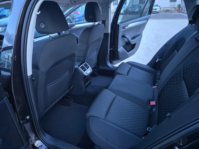 Skoda Superb С-Гаранция-4Х4 -А/Т -190кс - автомобили, коли, обяви за нови и употребявани 11